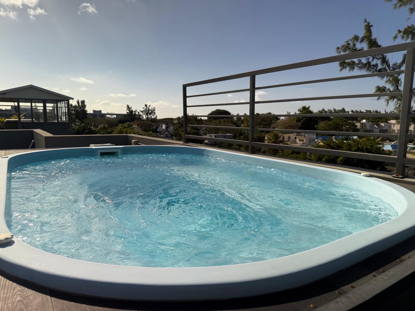 À vendre – Penthouse moderne avec rooftop et piscine privée à Péreybère